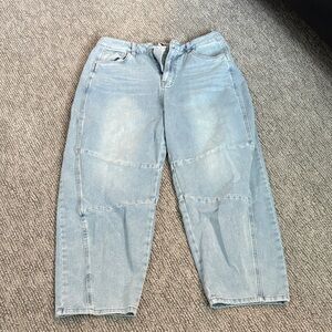 Light Wash Women’s Relaxed Jeans - Casual Wide Leg